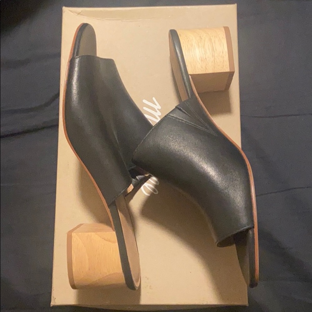 Leather mule